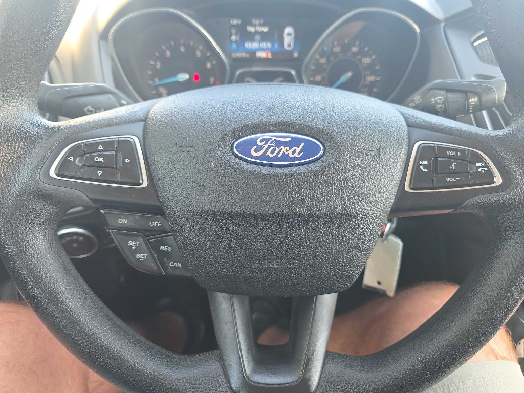 Photo 13 of this FORD FOCUS