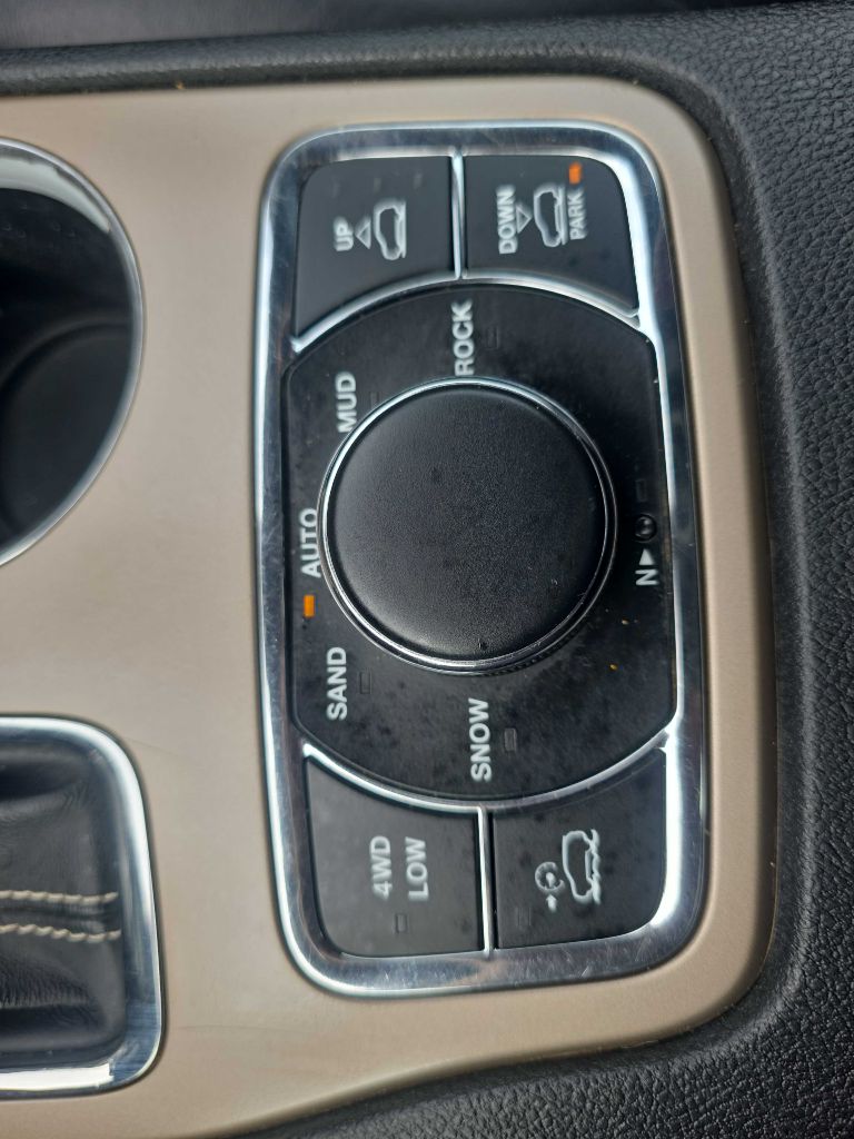 Photo 12 of this JEEP GRAND CHEROKEE