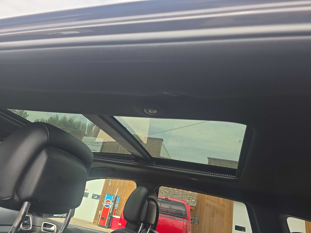 Photo 18 of this JEEP GRAND CHEROKEE
