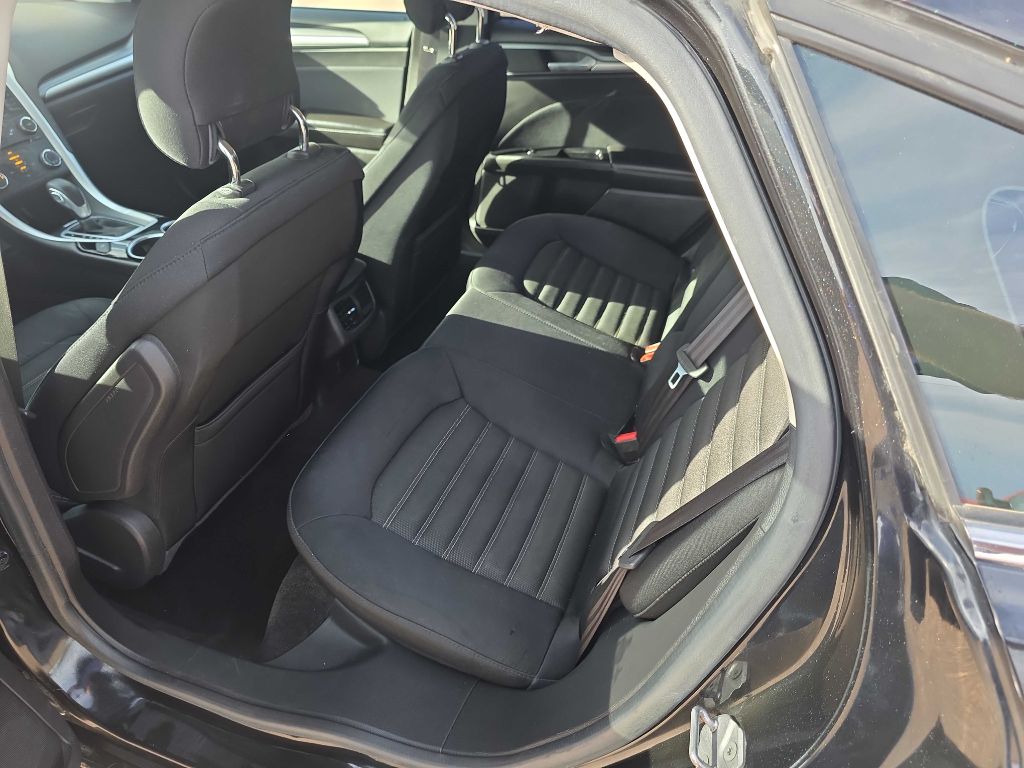 Photo 7 of this FORD FUSION
