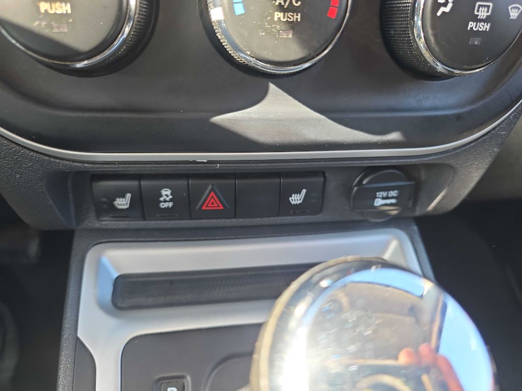 Photo 10 of this JEEP COMPASS