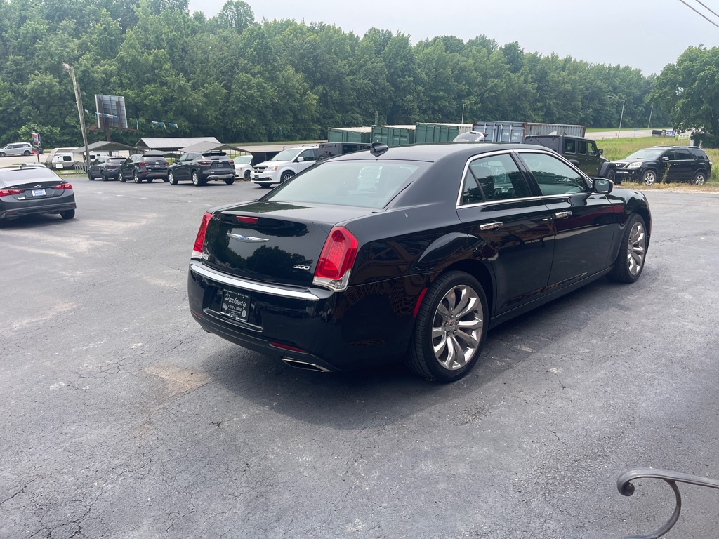 Photo 6 of this CHRYSLER 300