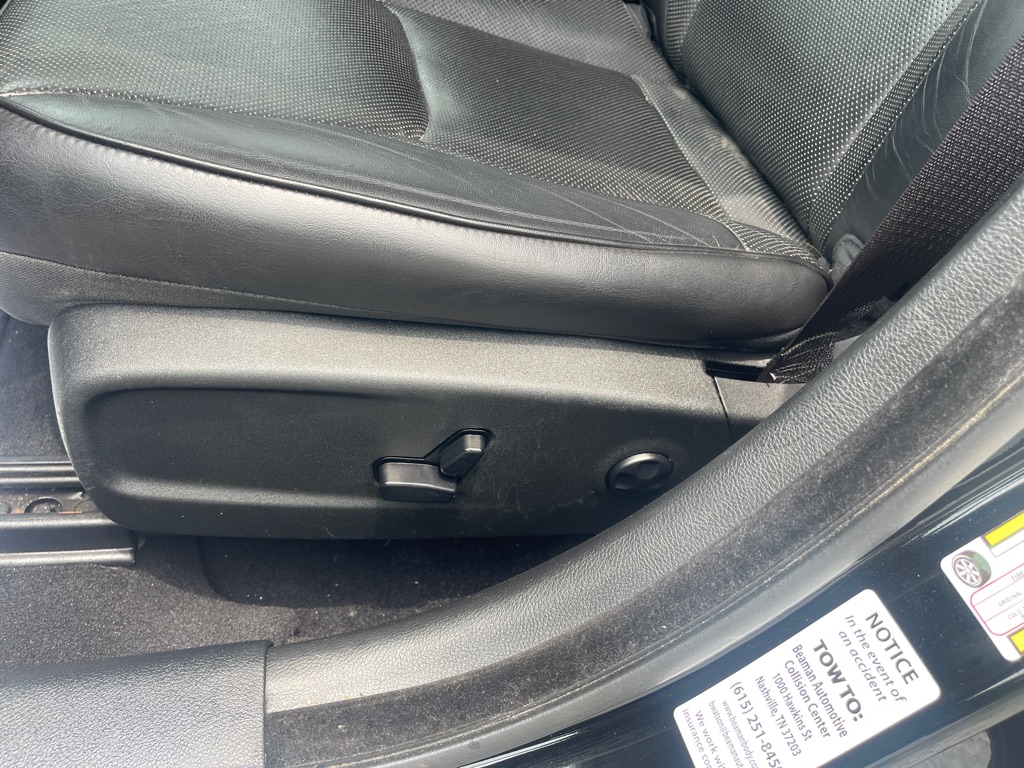 Photo 10 of this CHRYSLER 300