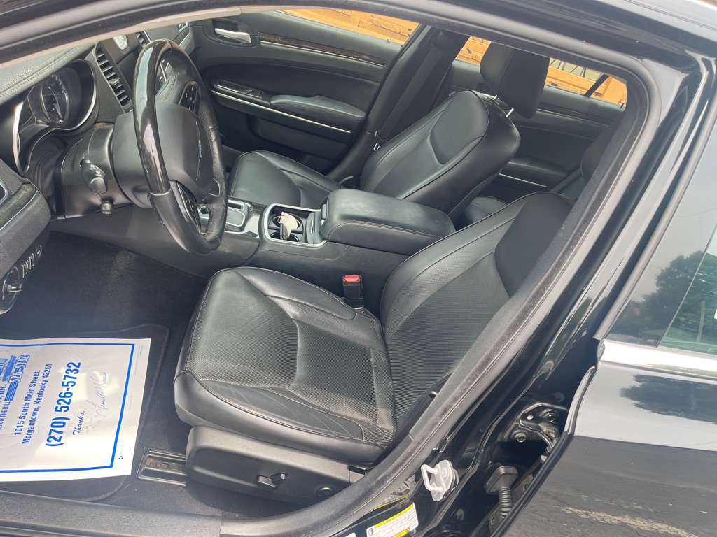 Photo 12 of this CHRYSLER 300