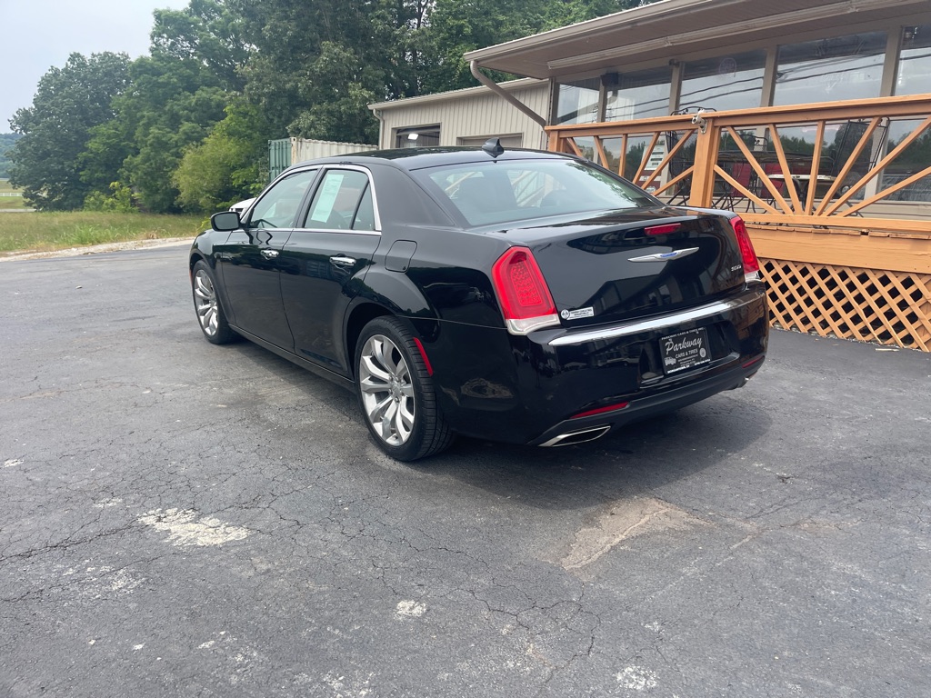 Photo 8 of this CHRYSLER 300