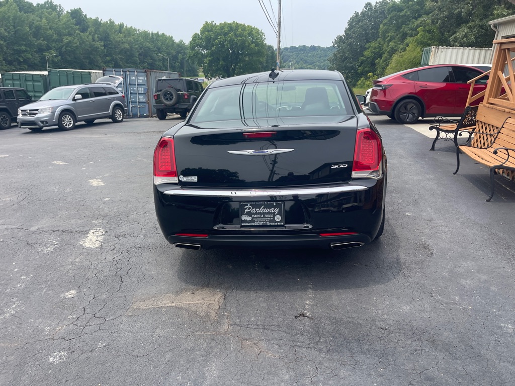 Photo 7 of this CHRYSLER 300