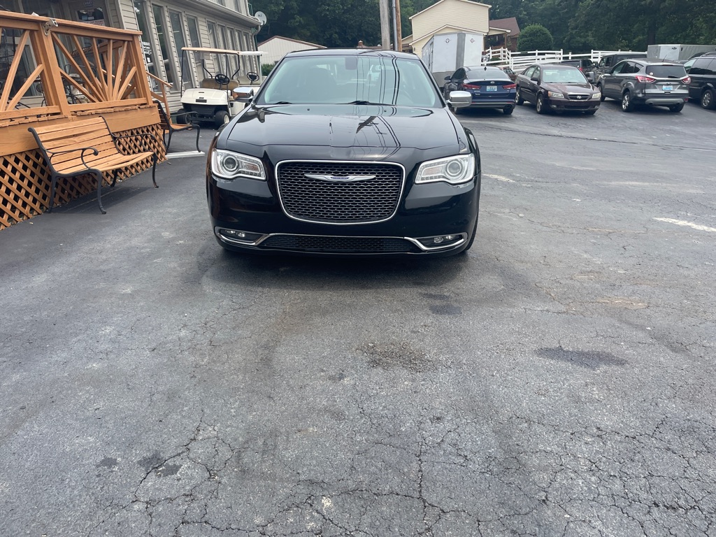 Photo 3 of this CHRYSLER 300