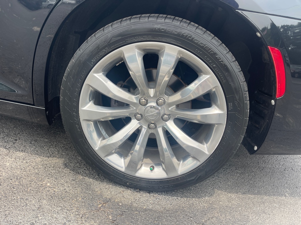 Photo 16 of this CHRYSLER 300