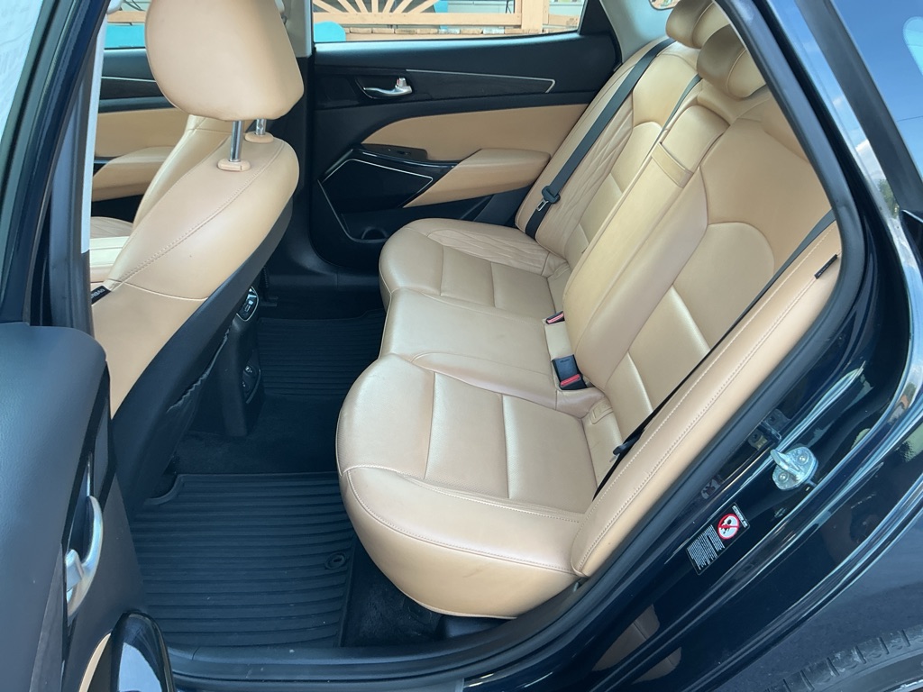 Photo 14 of this KIA CADENZA