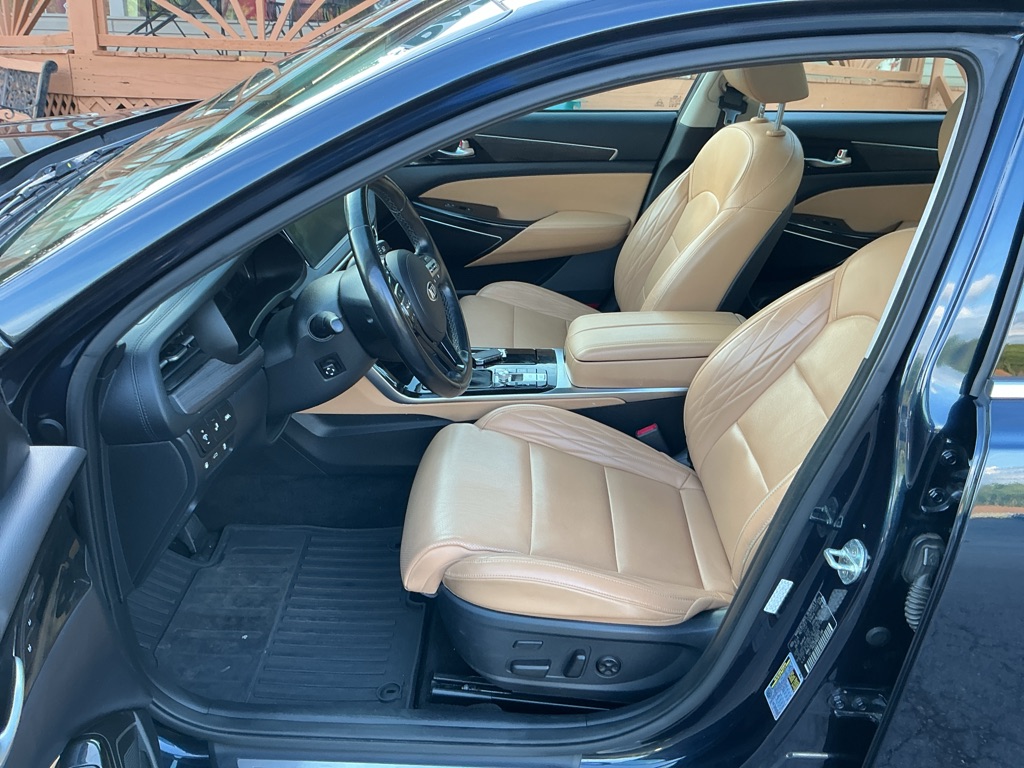 Photo 11 of this KIA CADENZA