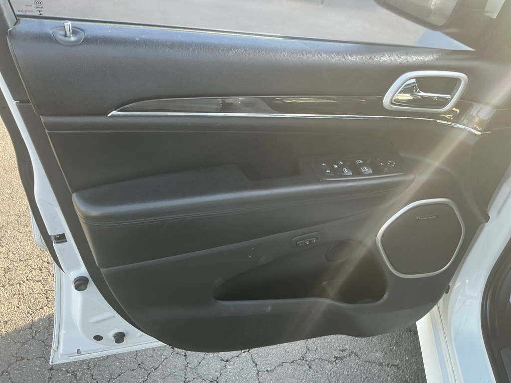 Photo 9 of this JEEP GRAND CHEROKEE