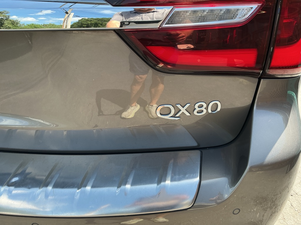 Photo 16 of this INFINITI QX80