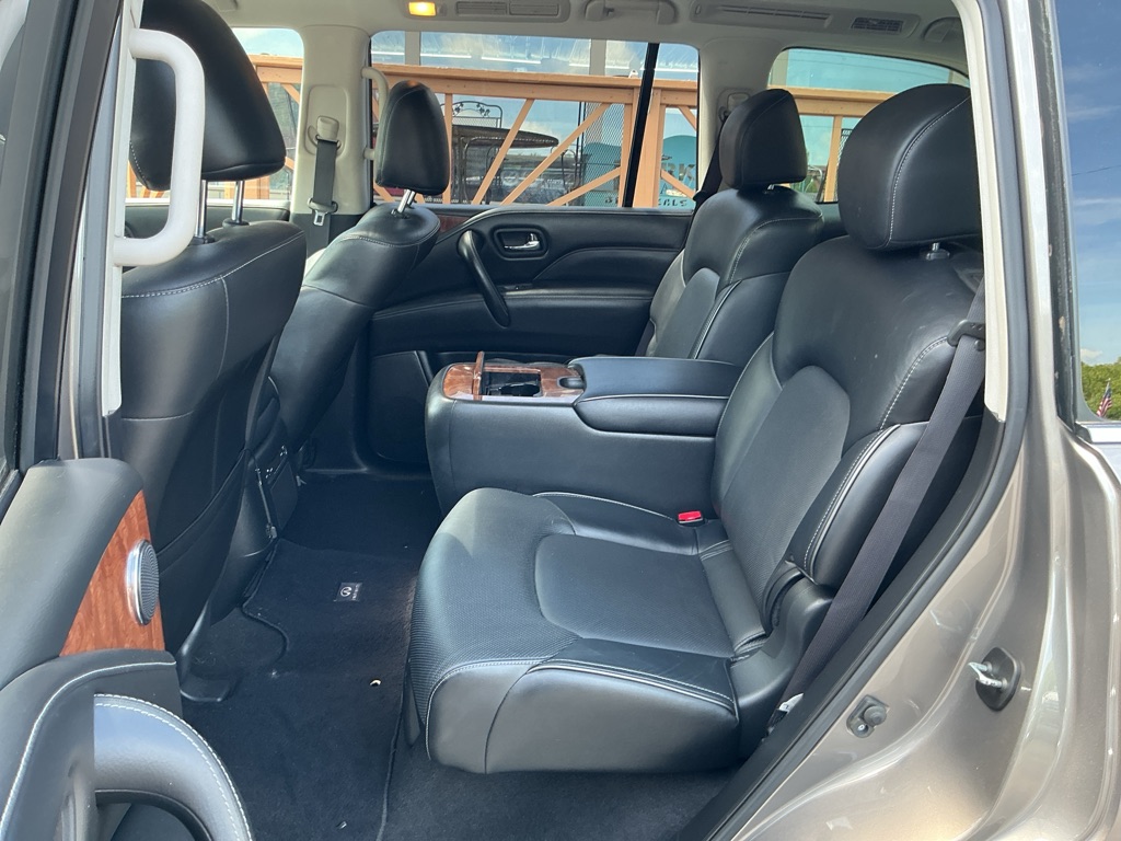 Photo 14 of this INFINITI QX80