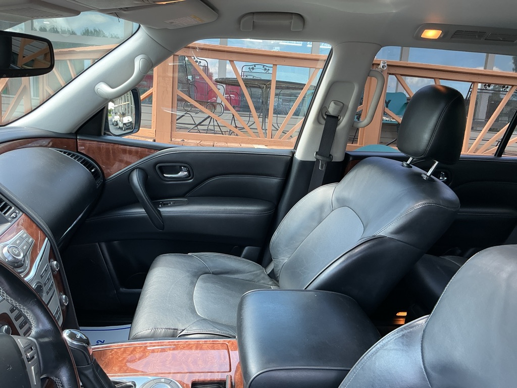 Photo 10 of this INFINITI QX80