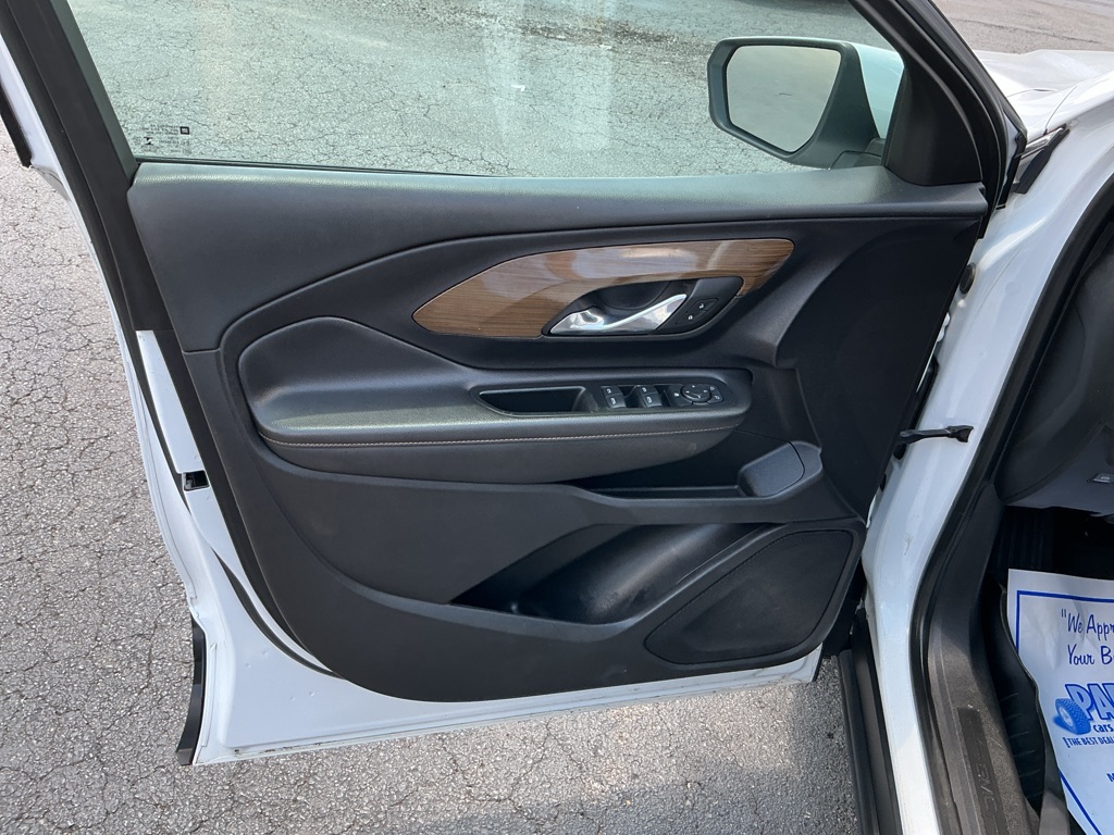 Photo 9 of this GMC TERRAIN