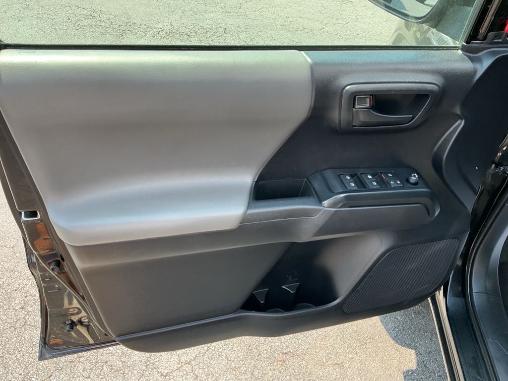 Photo 9 of this TOYOTA TACOMA