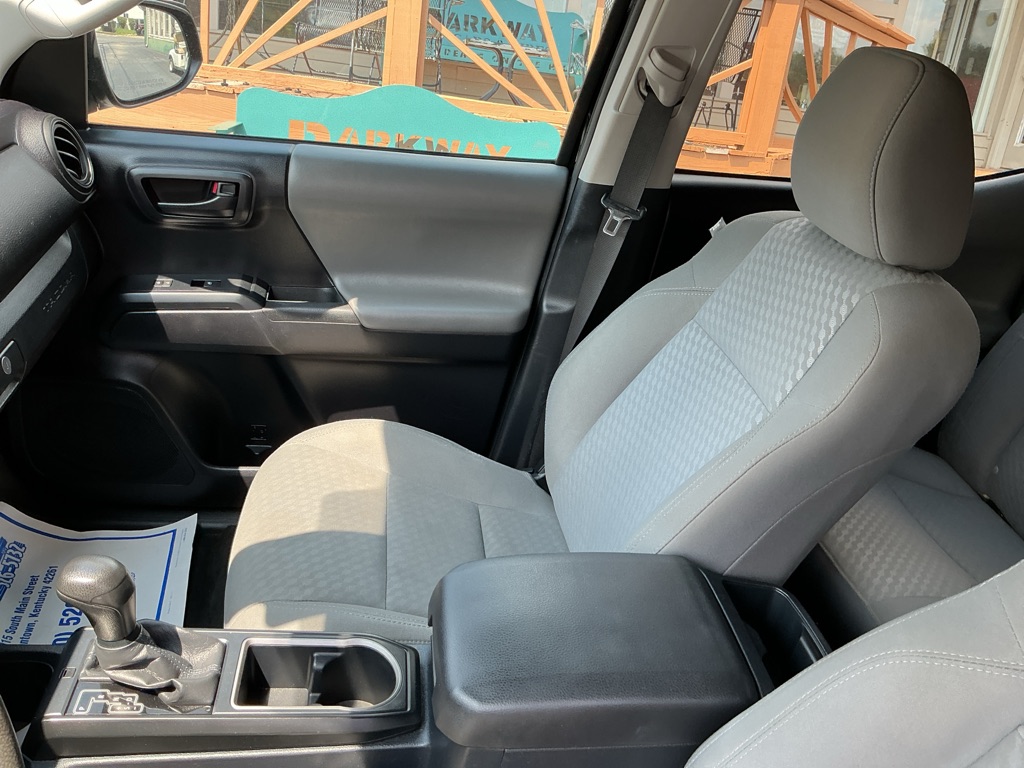 Photo 10 of this TOYOTA TACOMA