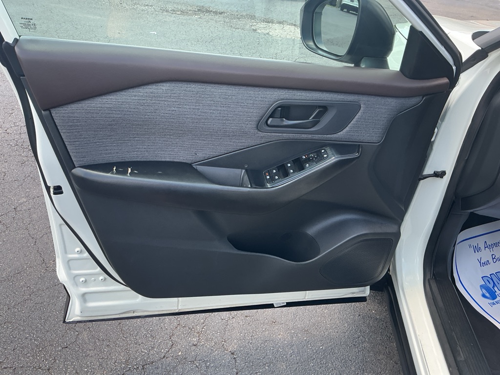Photo 9 of this NISSAN ROGUE