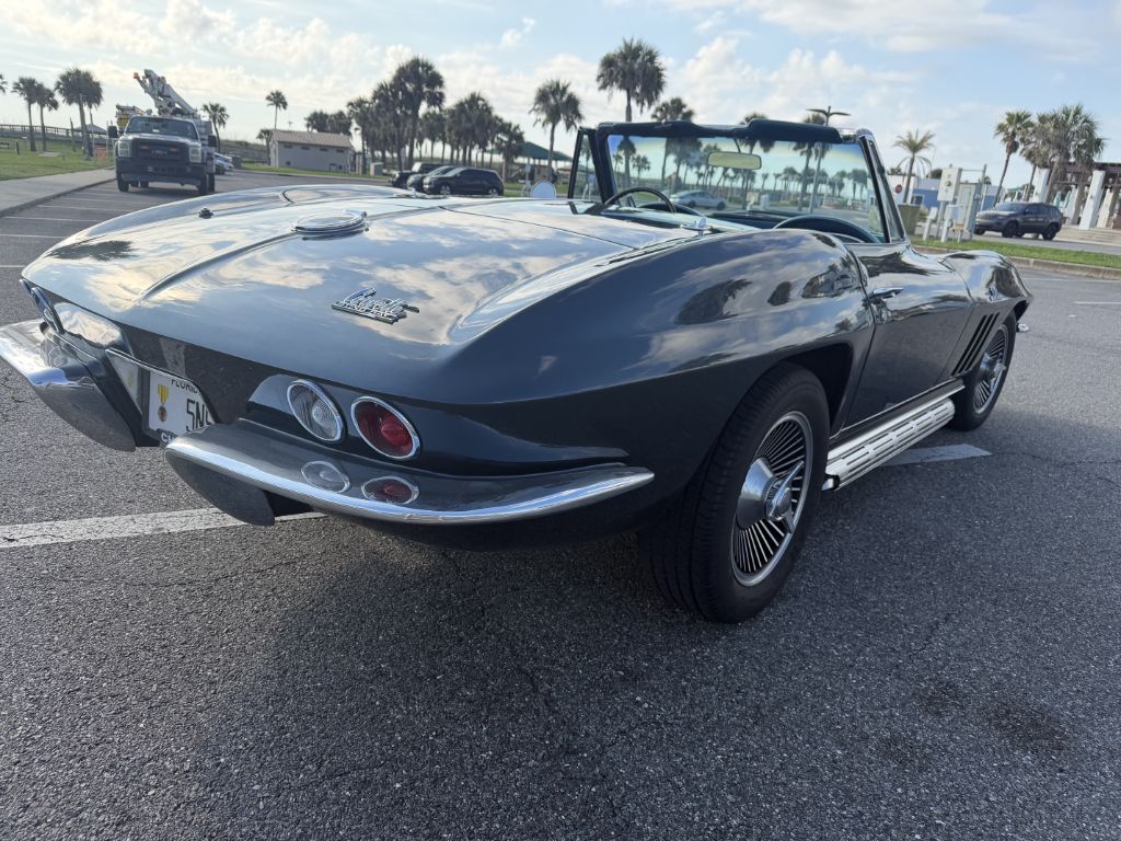 Photo 8 of this CHEVROLET CORVETTE