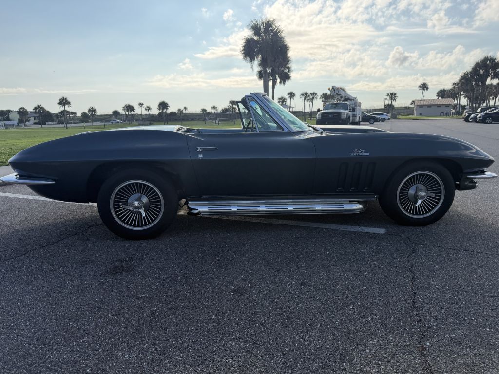 Photo 9 of this CHEVROLET CORVETTE