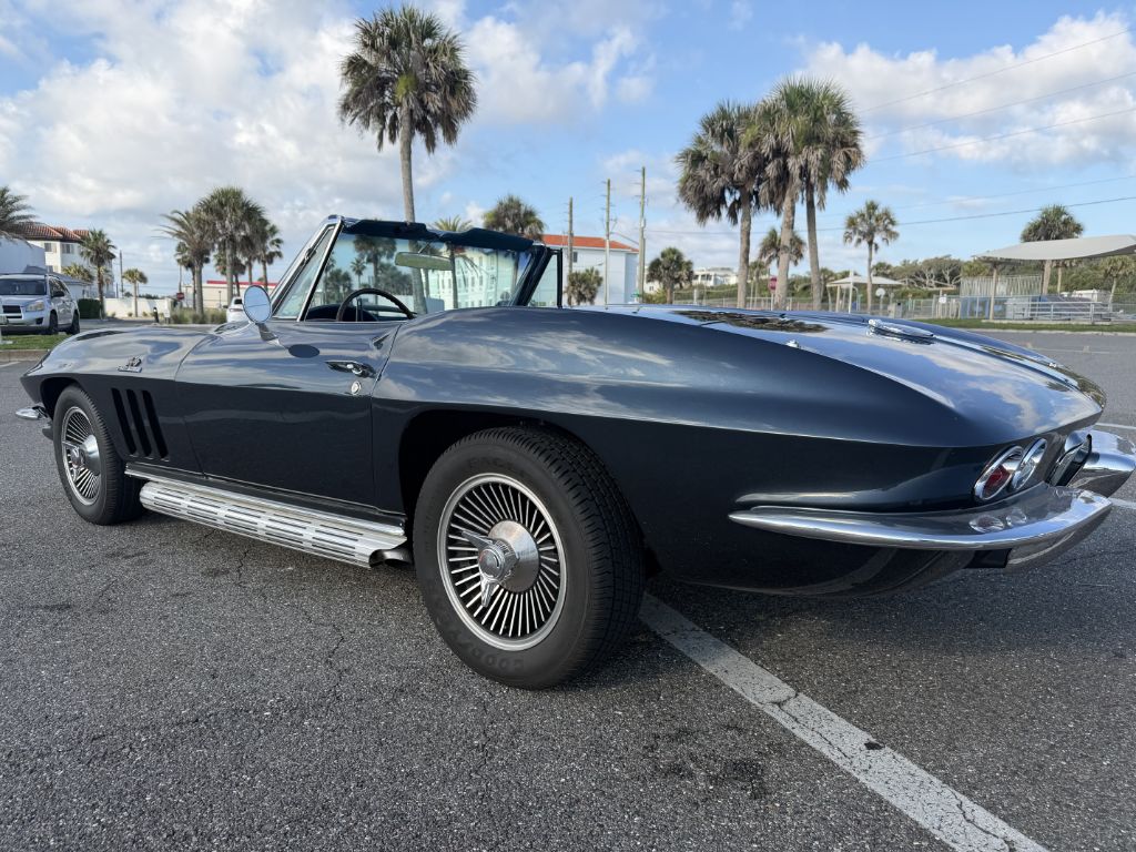 Photo 4 of this CHEVROLET CORVETTE