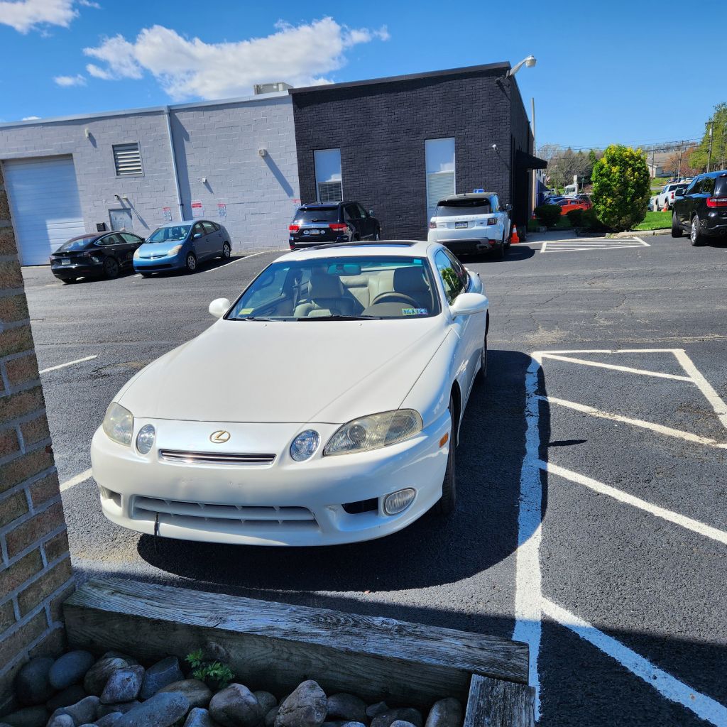 Photo 2 of this LEXUS SC