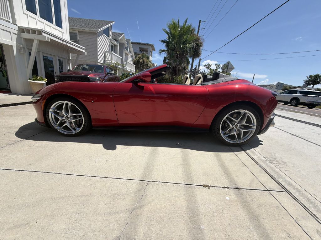 Photo 3 of this FERRARI ROMA SPIDER