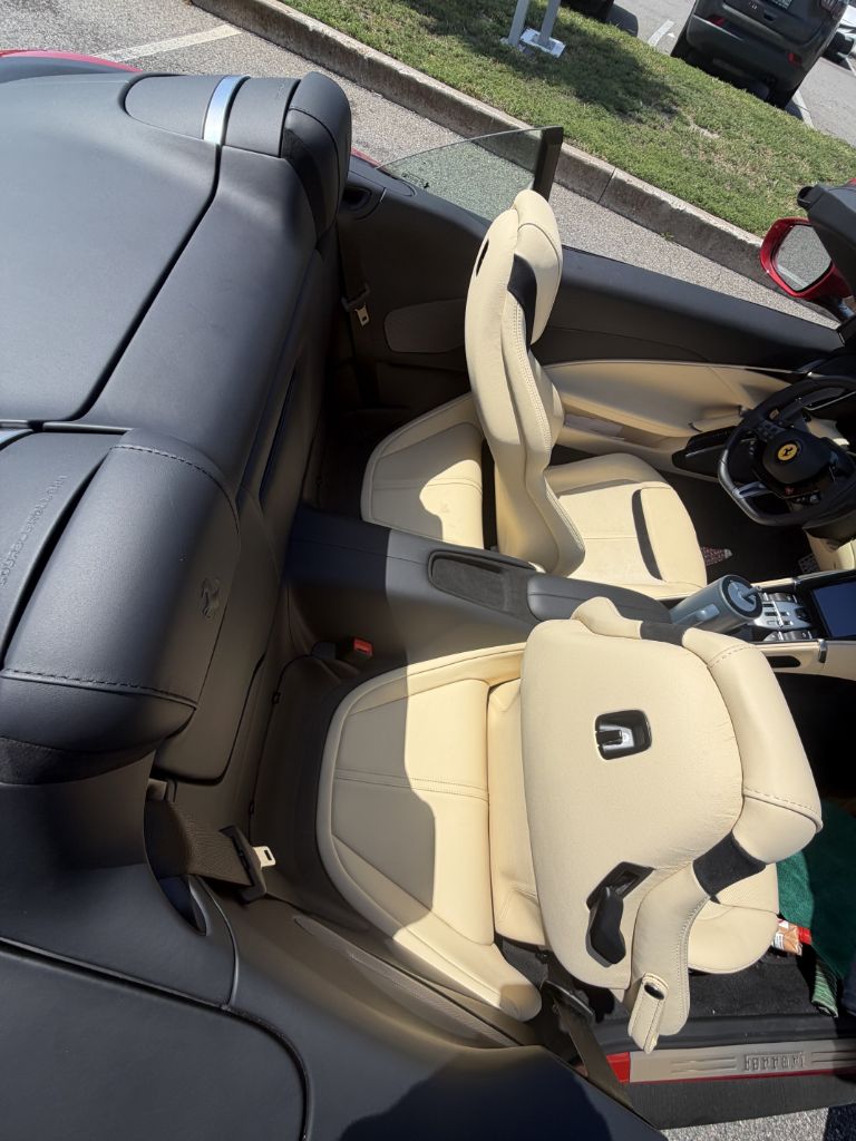 Photo 18 of this FERRARI ROMA SPIDER