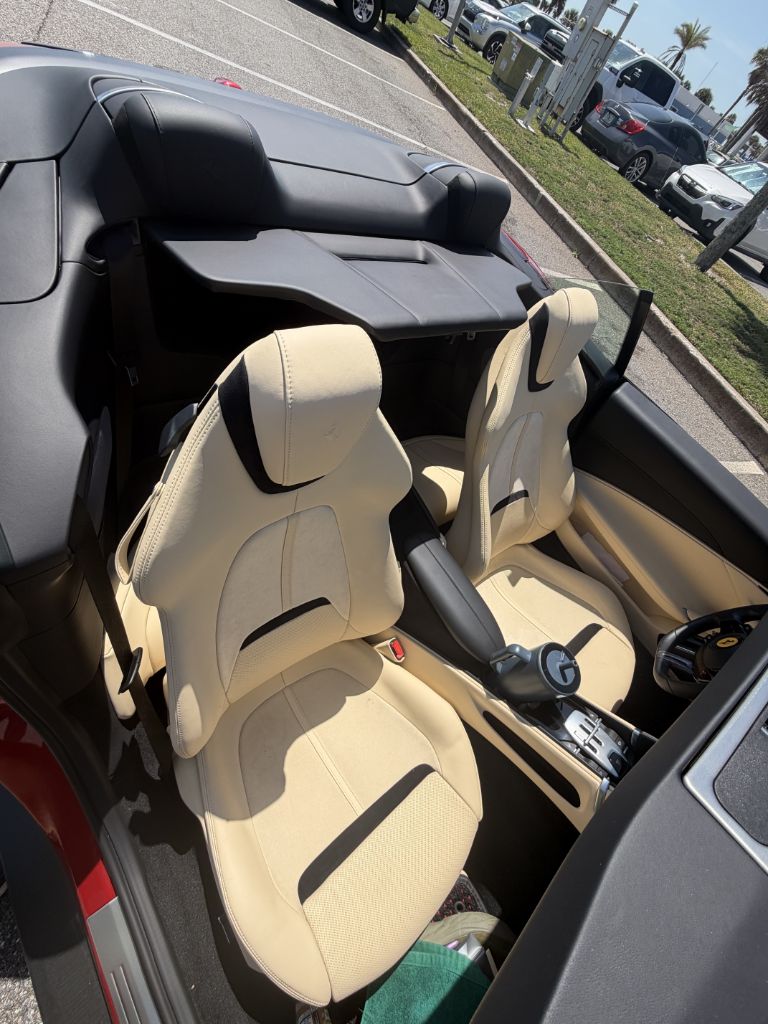 Photo 17 of this FERRARI ROMA SPIDER