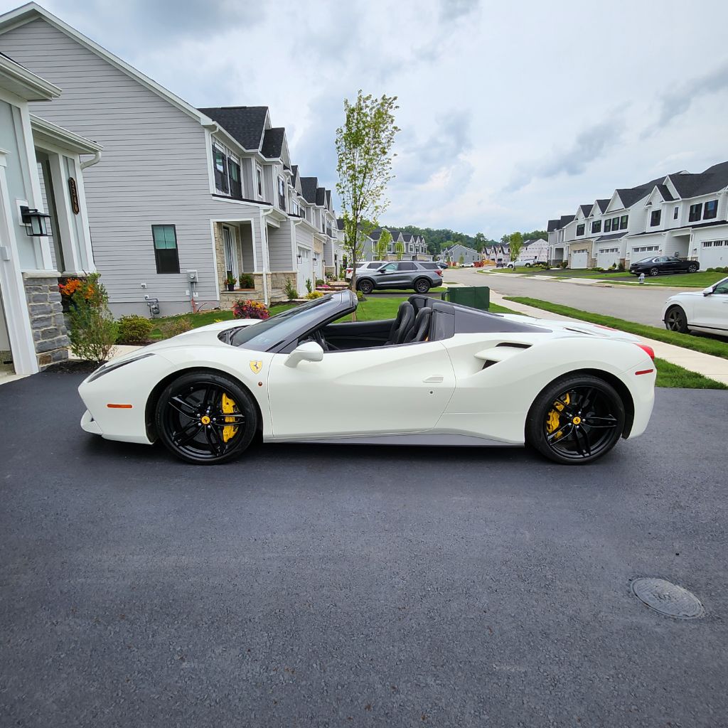 Photo 4 of this FERRARI 488 SPIDER