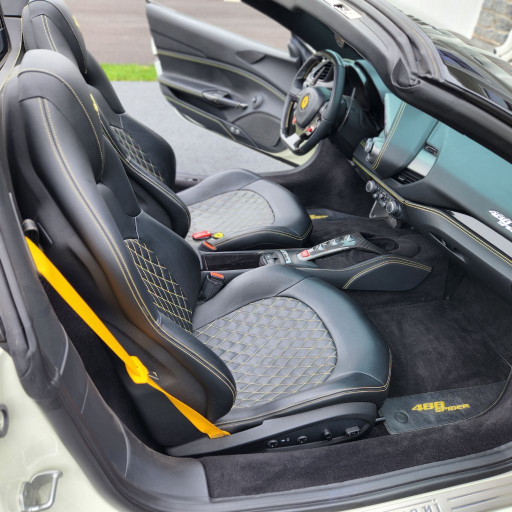 Photo 14 of this FERRARI 488 SPIDER