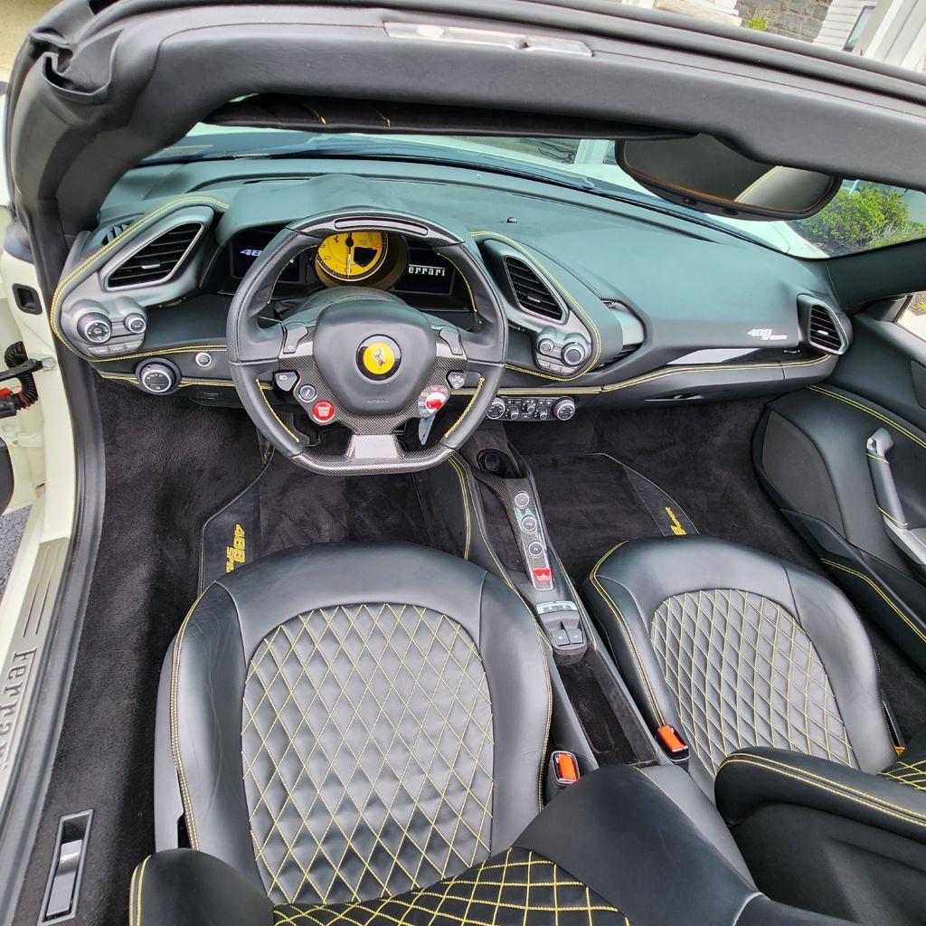 Photo 12 of this FERRARI 488 SPIDER