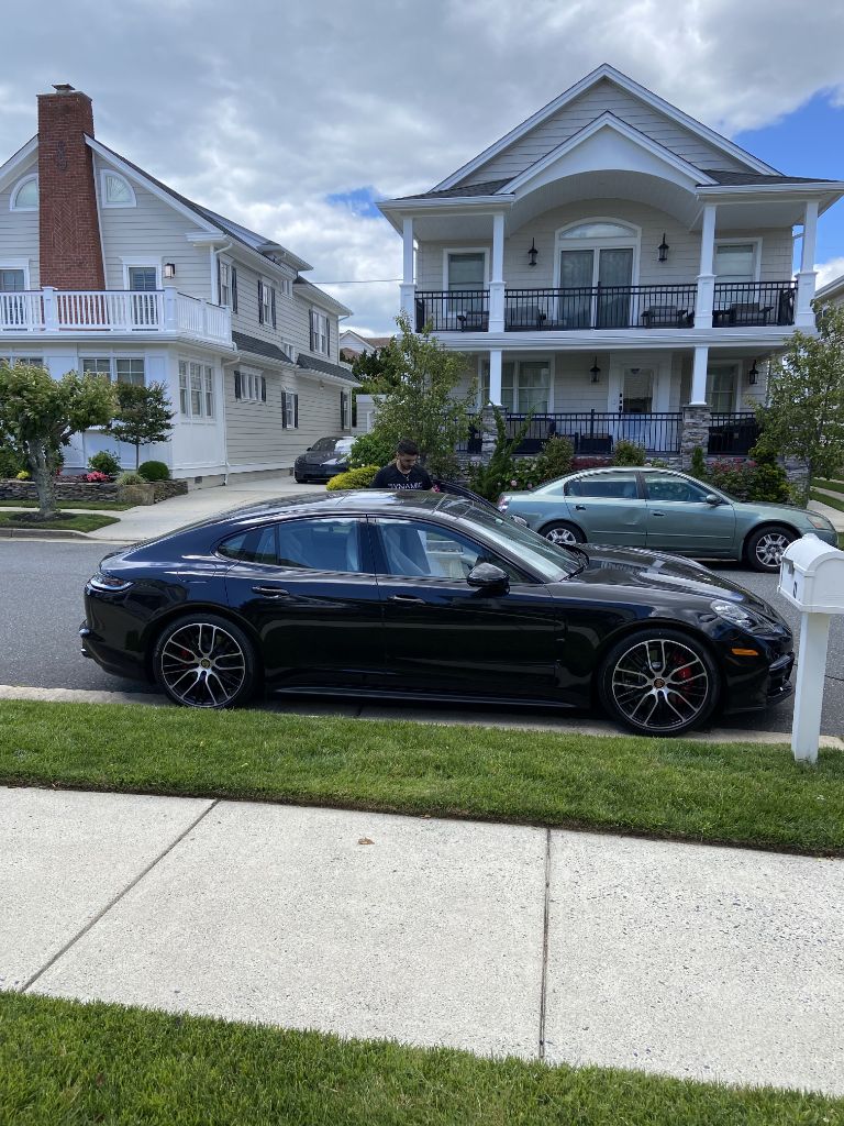 Photo 5 of this PORSCHE PANAMERA