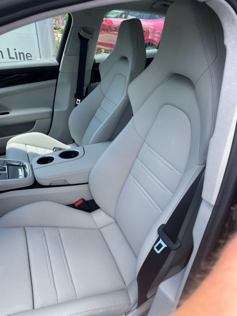 Photo 20 of this PORSCHE PANAMERA