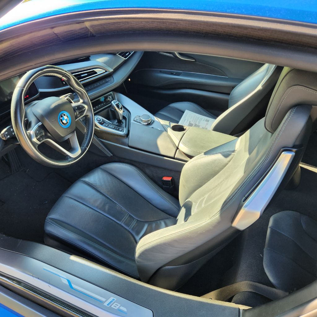 Photo 11 of this BMW I8