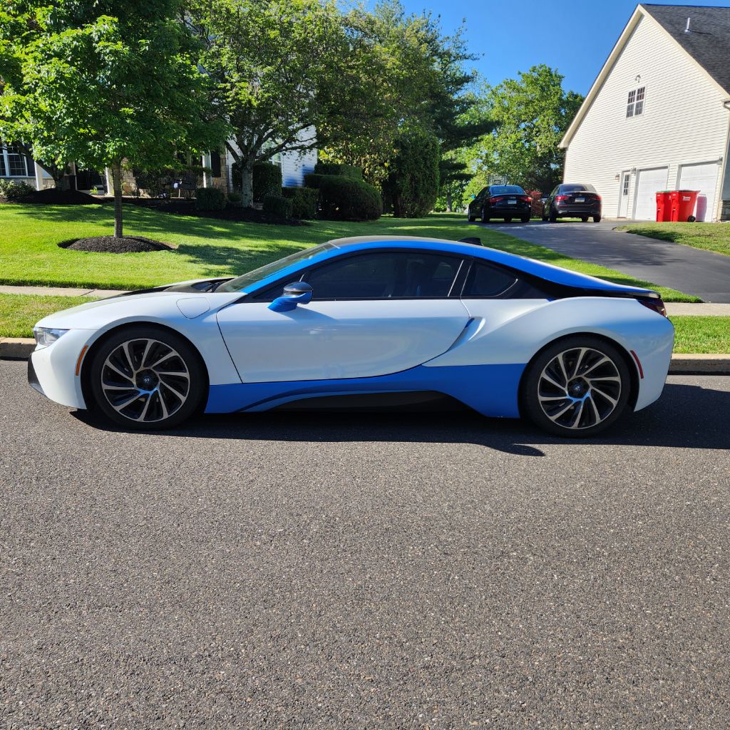 Photo 2 of this BMW I8
