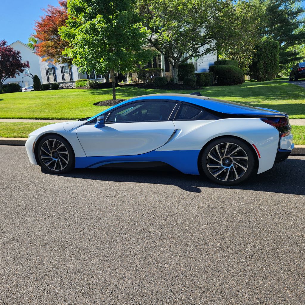 Photo 4 of this BMW I8