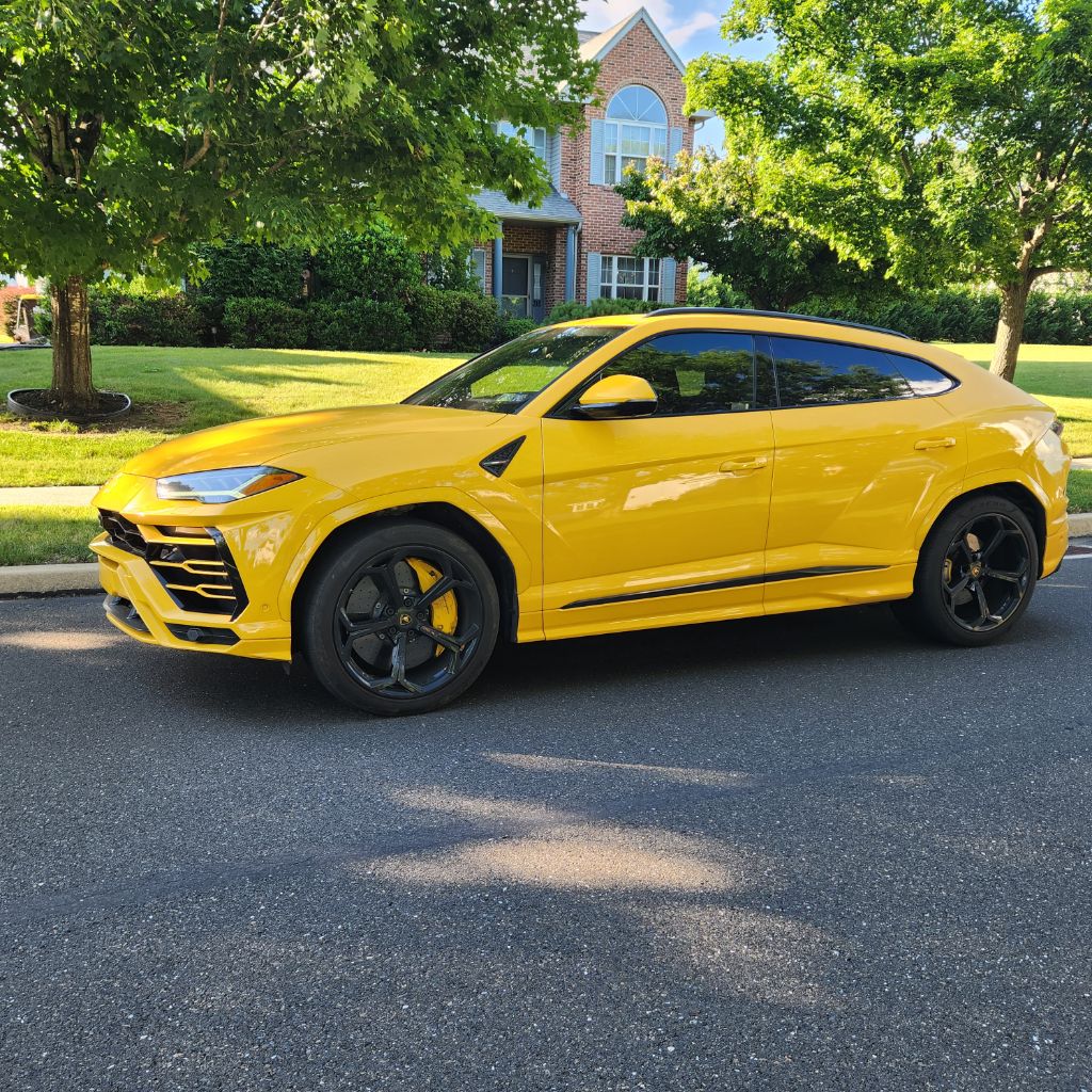 Photo 11 of this LAMBORGHINI URUS