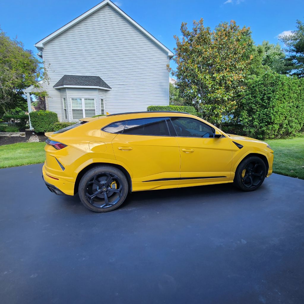 Photo 16 of this LAMBORGHINI URUS
