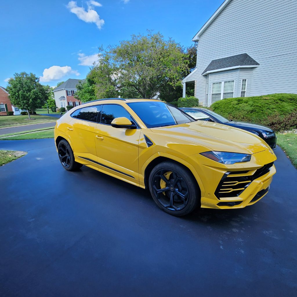 Photo 13 of this LAMBORGHINI URUS