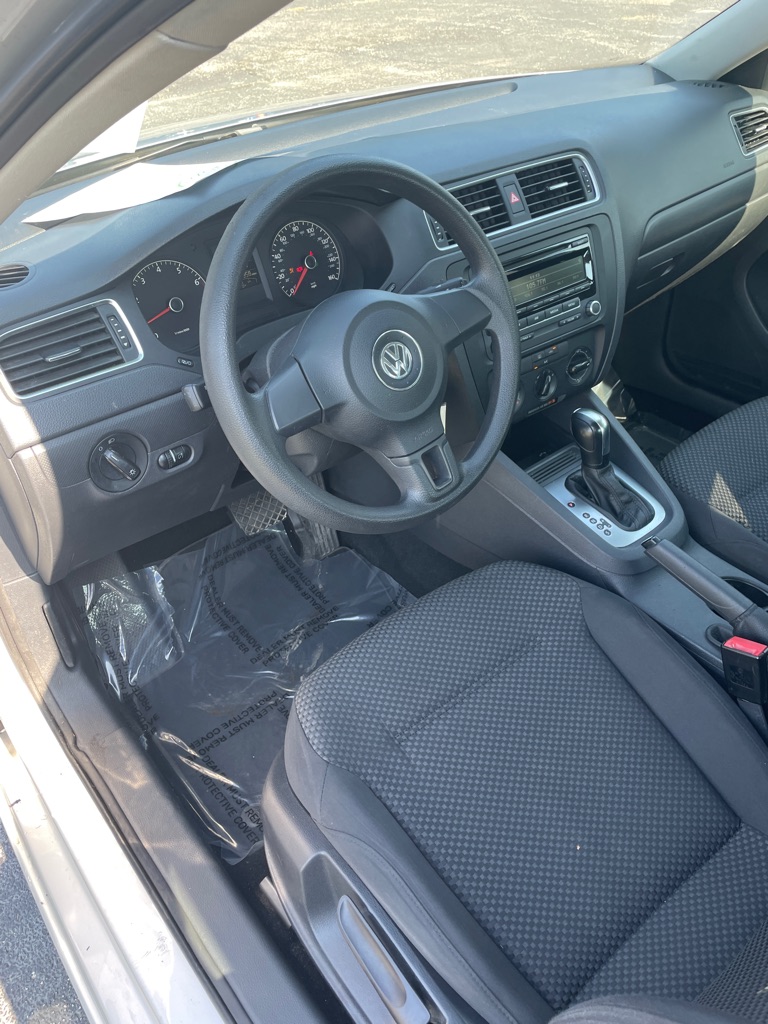 Photo 9 of this VOLKSWAGEN JETTA