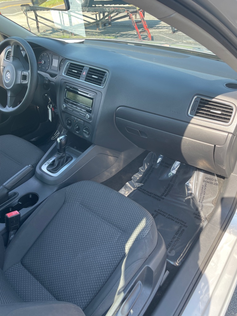 Photo 20 of this VOLKSWAGEN JETTA
