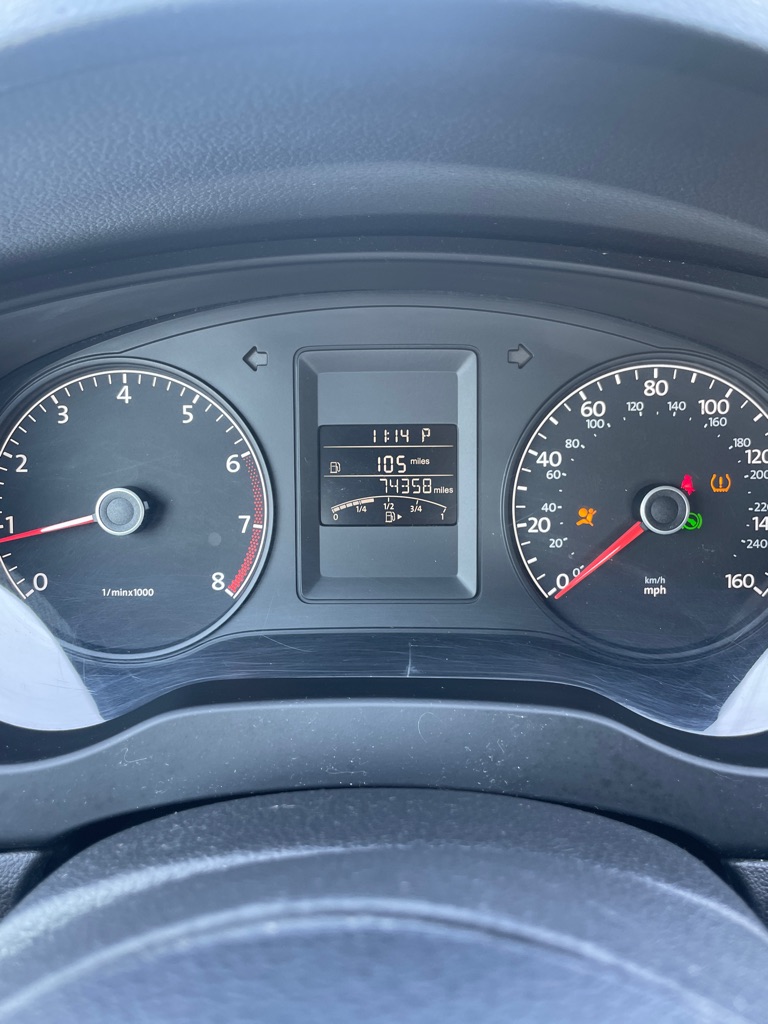Photo 12 of this VOLKSWAGEN JETTA