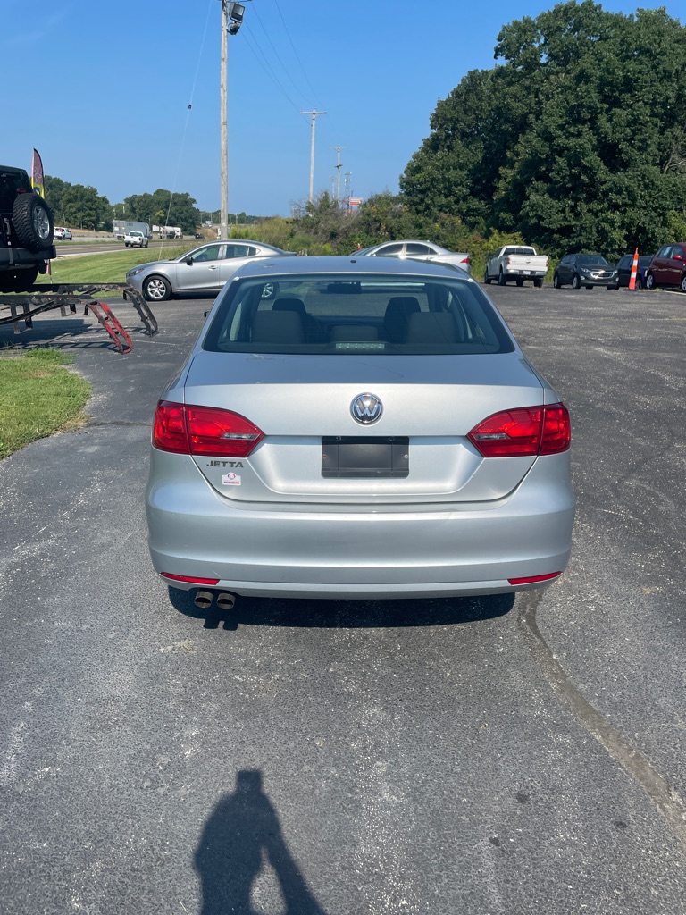 Photo 4 of this VOLKSWAGEN JETTA