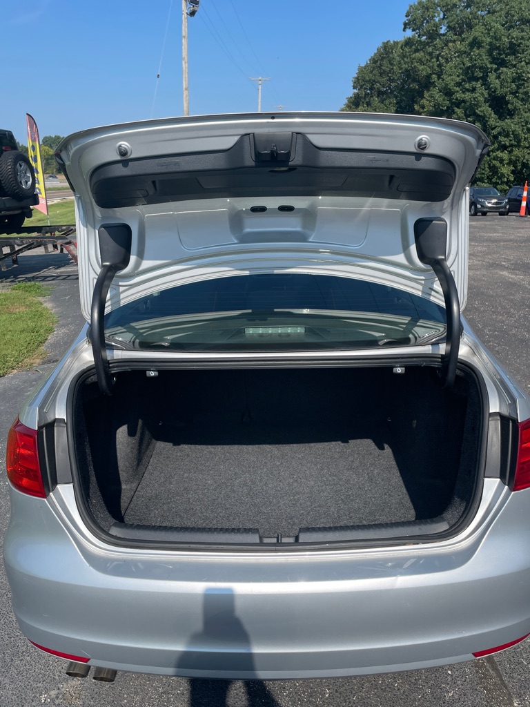 Photo 17 of this VOLKSWAGEN JETTA