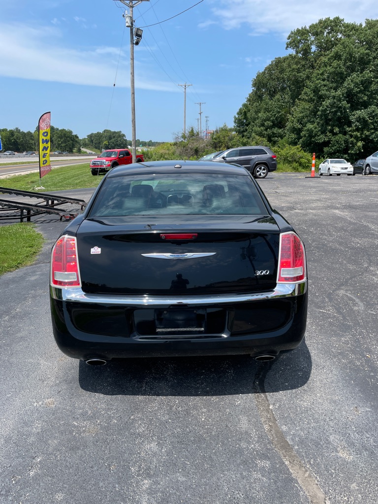 Photo 4 of this CHRYSLER 300