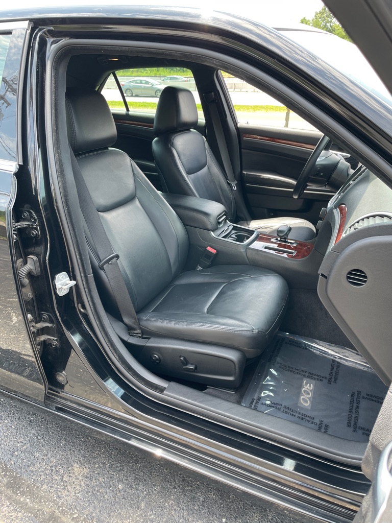Photo 24 of this CHRYSLER 300