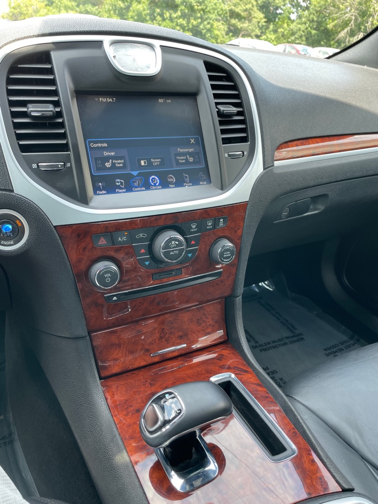 Photo 15 of this CHRYSLER 300