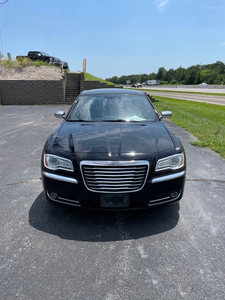 Photo 8 of this CHRYSLER 300