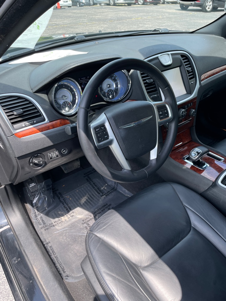 Photo 9 of this CHRYSLER 300